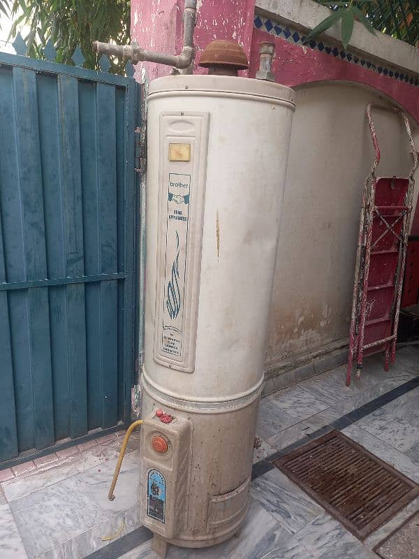 35 Gallon Geyser in Good Condition 0