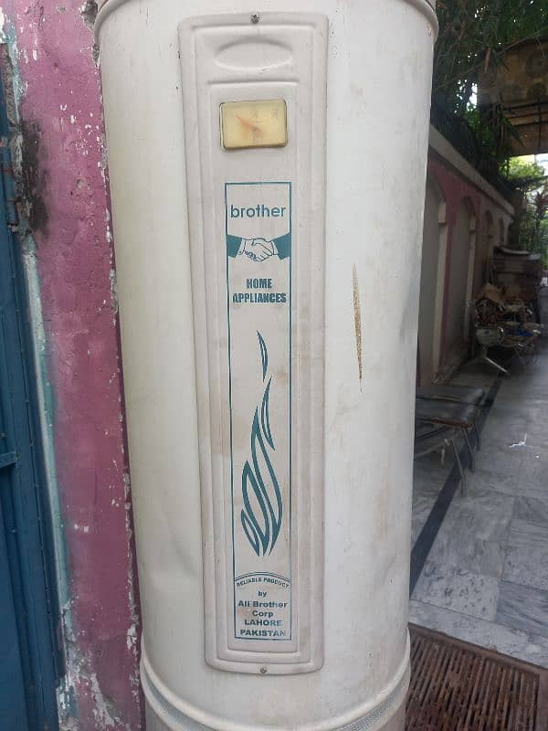 35 Gallon Geyser in Good Condition 1