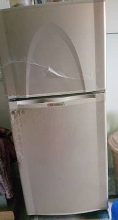 Dawlance Medium size fridge for sale