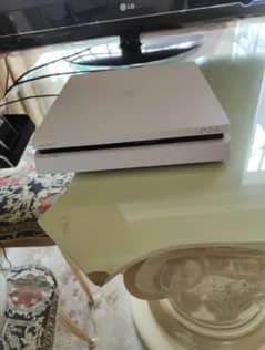 Sony PS4 slim 1tb playing games with controller