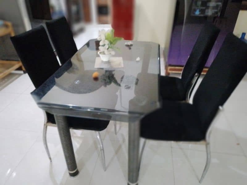 black glass dining table with 4 chair 0