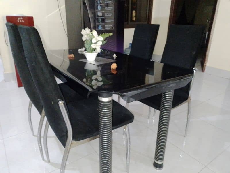 black glass dining table with 4 chair 4