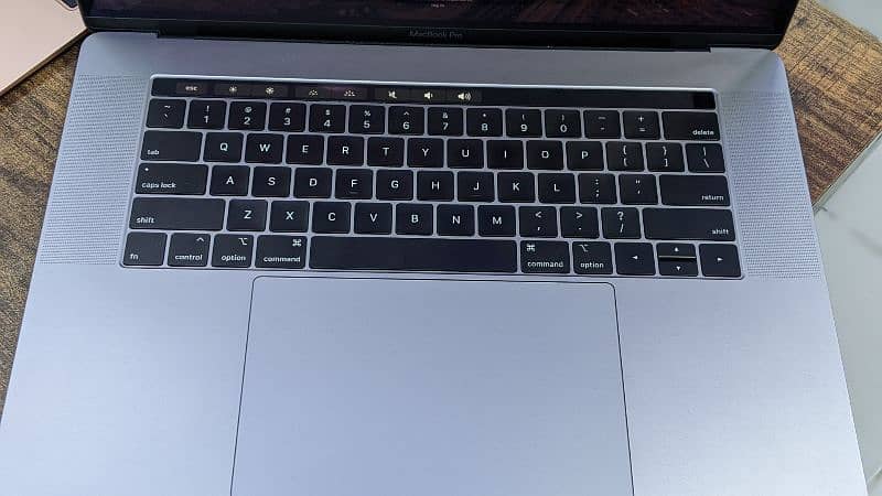 MacBook Pro 2018 - i7, 16GB RAM, 128GB SSD, 4GB Graphics Card 2