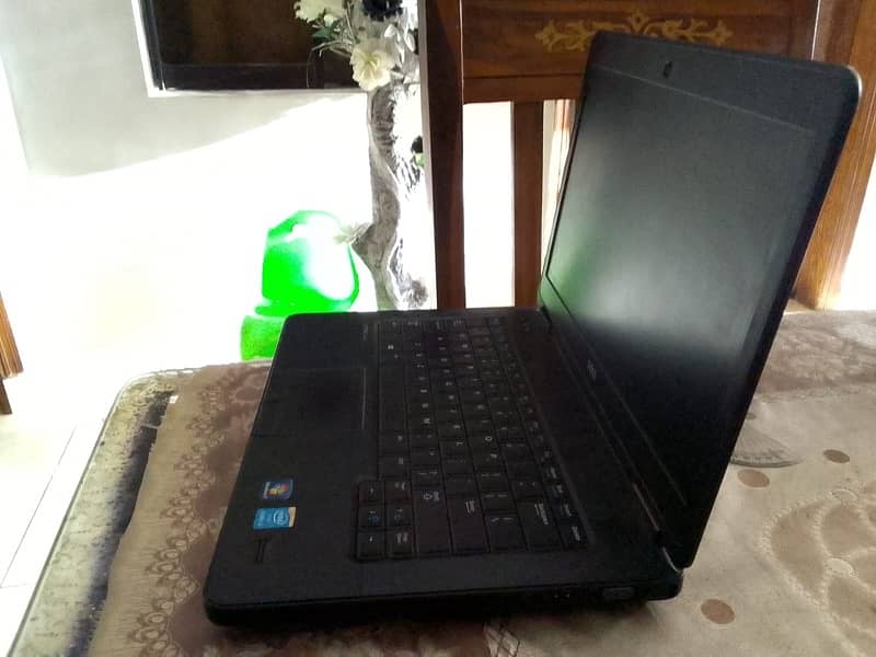 Dell: LATITUDE E5440 i3 5th Gen 4