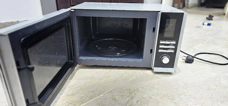 Homage Microwave Oven with Grilling Option 1