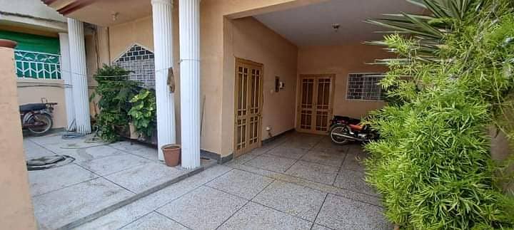 3 Storey House In Gulistan Colony 1