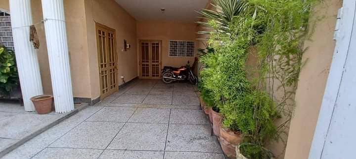 3 Storey House In Gulistan Colony 0