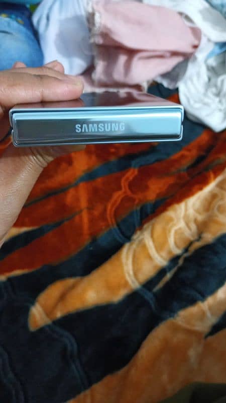 samsung galaxy z flip 5 complete box PTA Approved is for sale 4