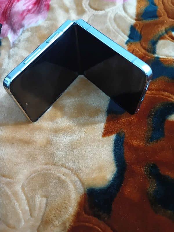 samsung galaxy z flip 5 complete box PTA Approved is for sale 5