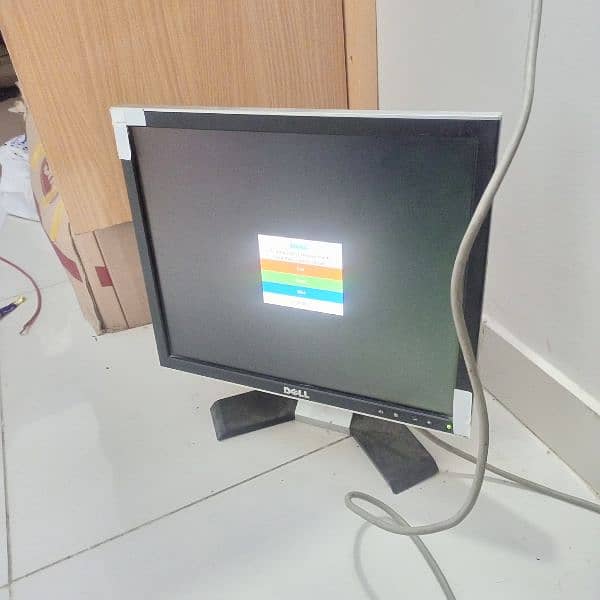 I'm selling my lcd monitor (urgent sale) 4