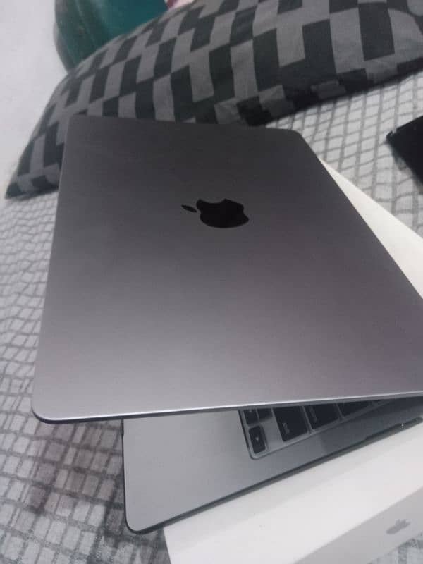 MacBook Air M2 8/256 10/10 Condition 3