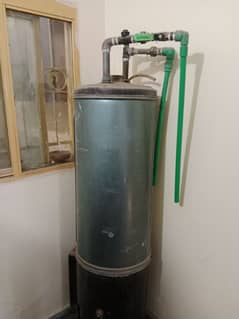 Medium Size Geyser in Good condition