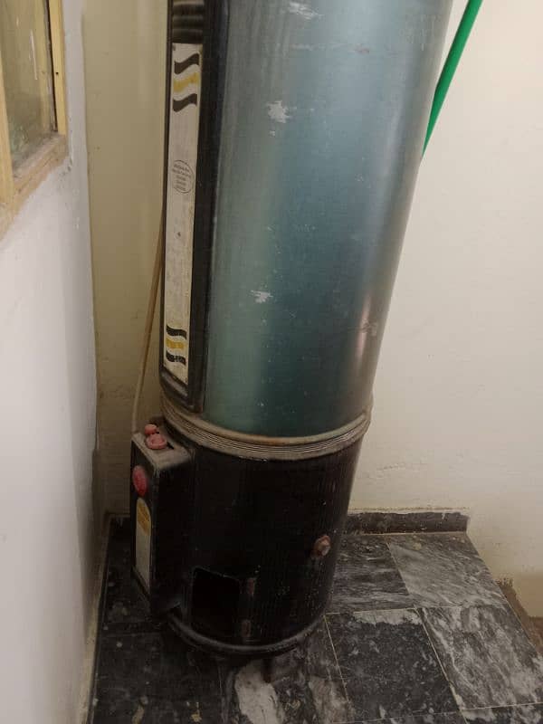 Medium Size Geyser in Good condition 2