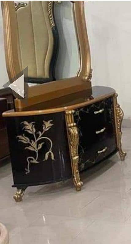 Victoria dressing table 1