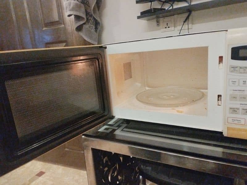 original national microwave in good condition in reasonable price. 3