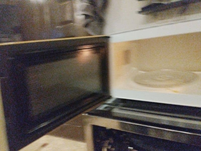 original national microwave in good condition in reasonable price. 4