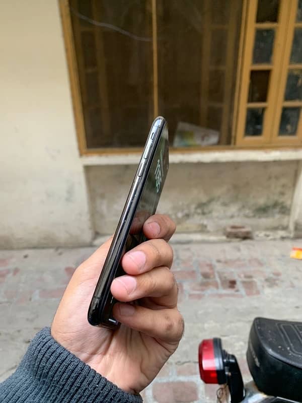 iphone xs 256 GB onic sim working 2