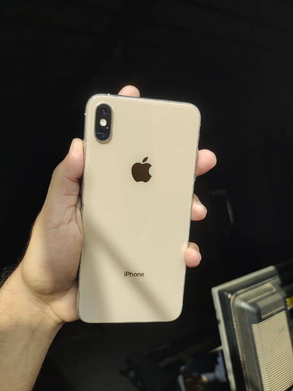 Iphone XS Max most demanding iphone in Pakistan for sale and Xchange 7