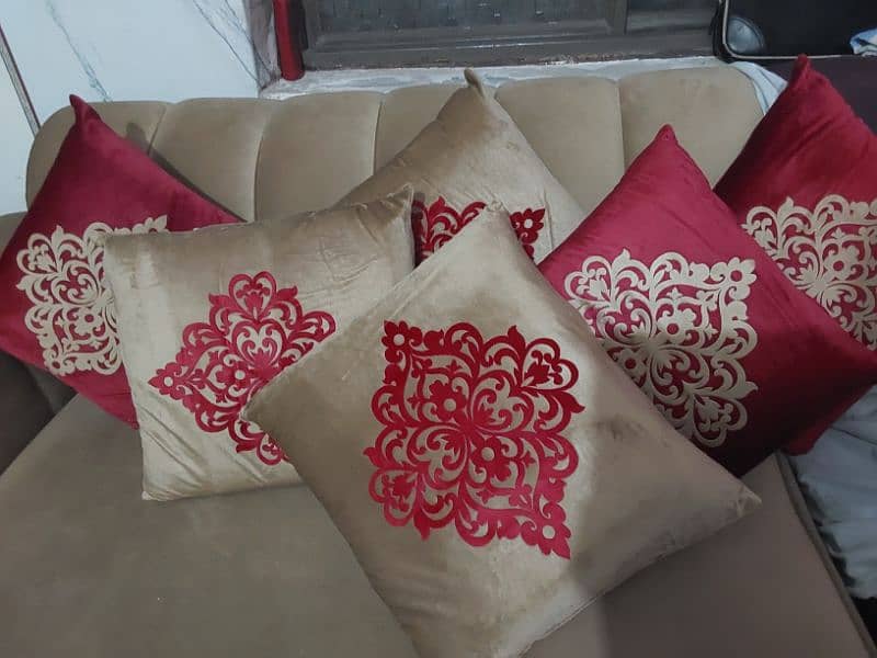 l shqped sofa in good condition 4