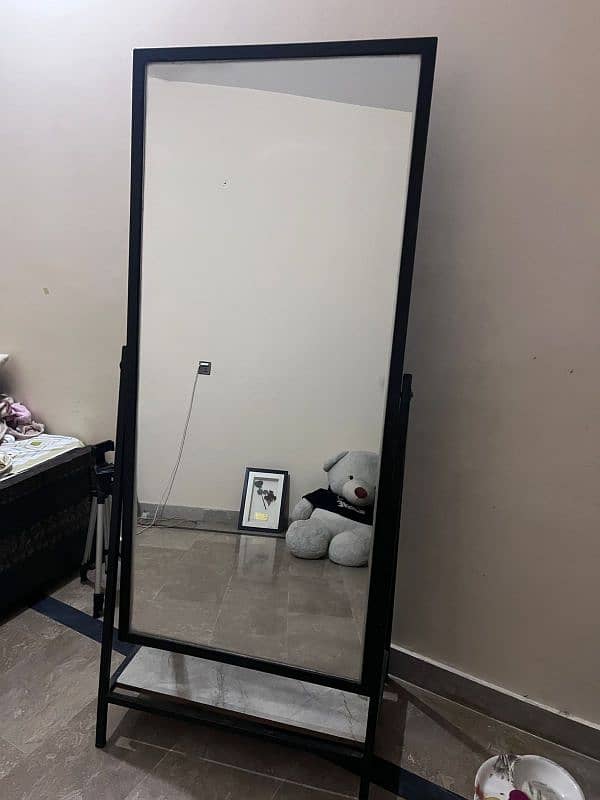 steel stand mirror in black colour 1