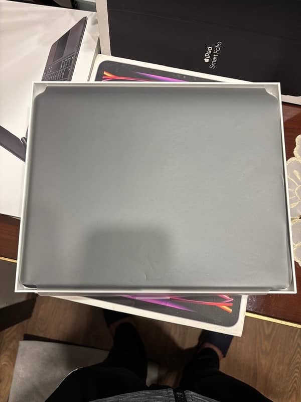 ipad pro 6thgen 12.9 inch + magic keyboard 2