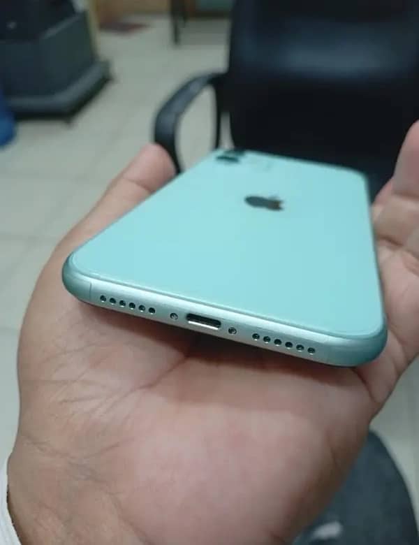 iPhone 11 64gb PTA Approved 5