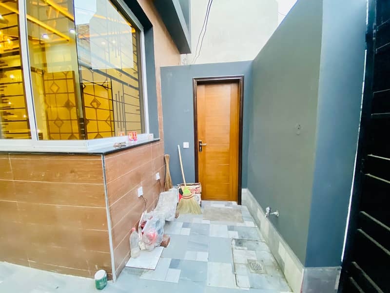 6.5 Marla Brand New Triple Storey House For Sale In Samanabad Lahore 3