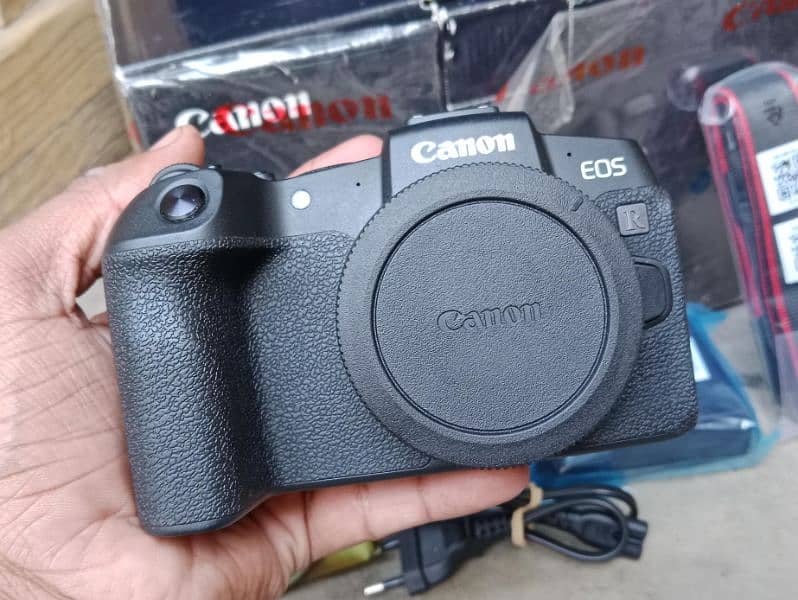 Canon RP box pack body condition 10/10 lons 28mm 1.8 condition 10/9 3