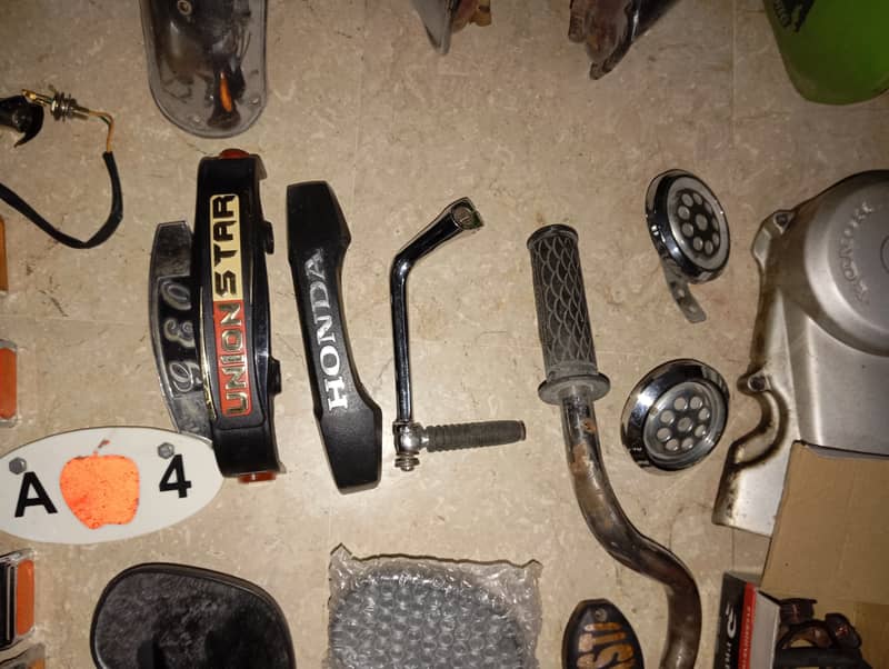 honda 125 or 70 genuine accesoriess available for sale 3