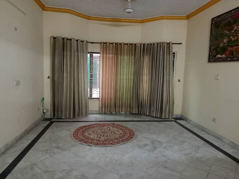 1 kanal beautiful uper portion for rent at the prime location of johar town 13