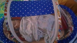 baby net bister used few days looks new