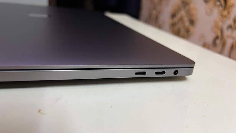 MACBOOK PRO 2019 (A2141)  16'' INCHES (CORE I7)  AVAILABLE IN QUANTITY 6