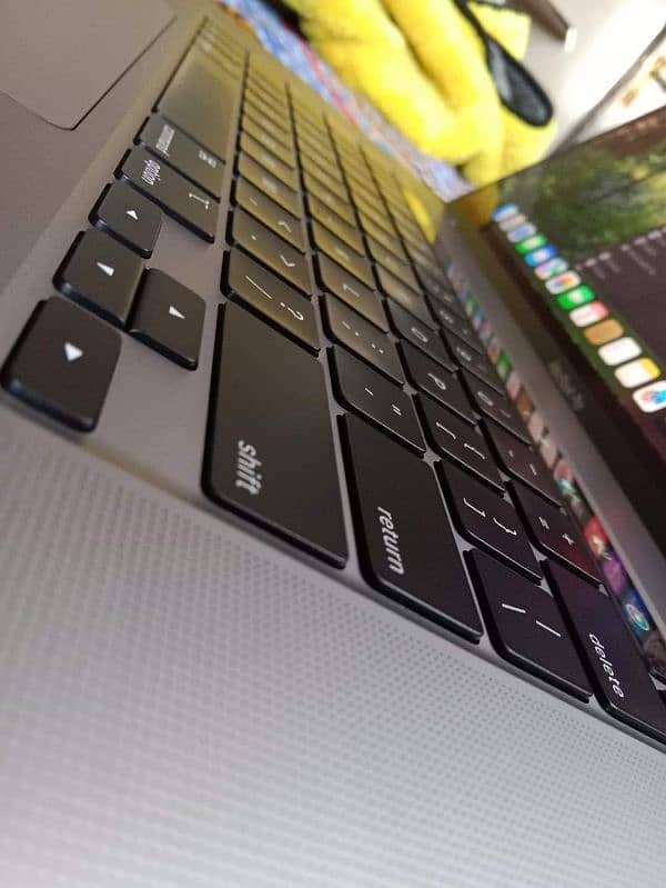 MACBOOK PRO 2019 (A2141)  16'' INCHES (CORE I7)  AVAILABLE IN QUANTITY 10