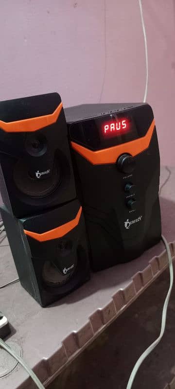 Perfect Company Speakers 2.1 channel In Ganuan and working condition 1