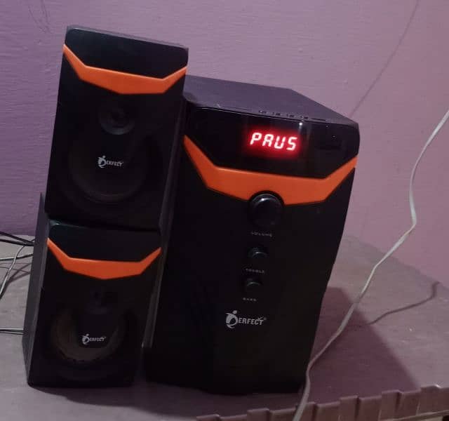 Perfect Company Speakers 2.1 channel In Ganuan and working condition 4