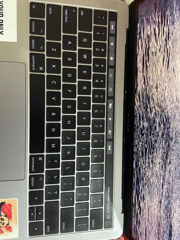 MacBook pro 2017 touch bar 1