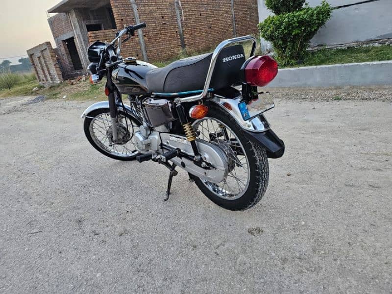 special edition Honda 125 2023 model 3