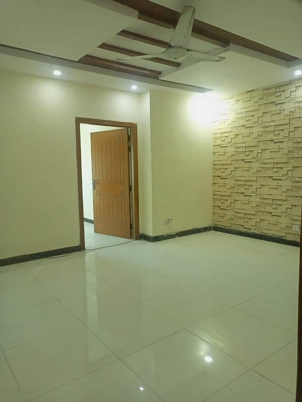 1550 Square Feet Flat For rent In E-11/4 Islamabad 4