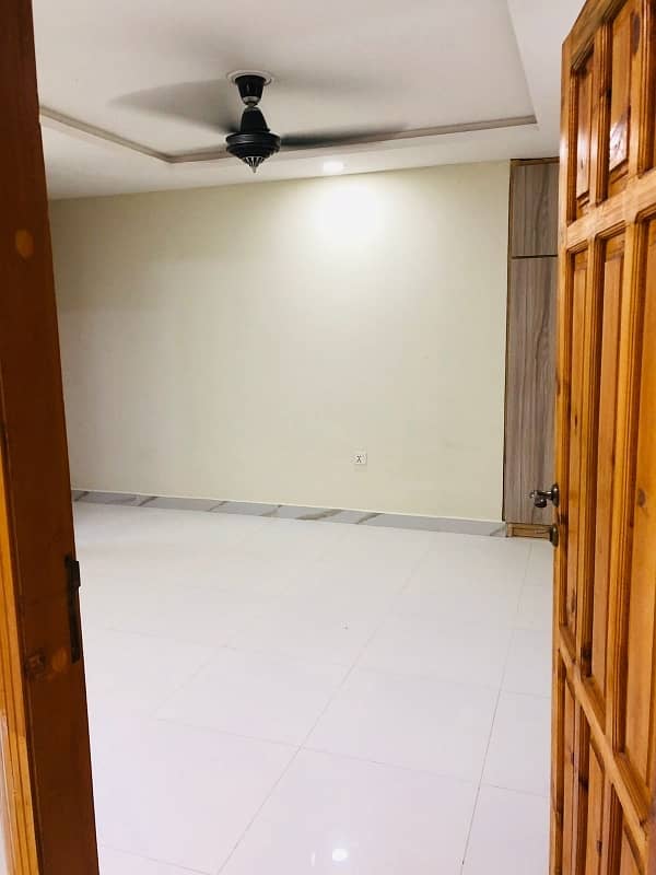 E-11/4 Flat Sized 1350 Square Feet For rent 5