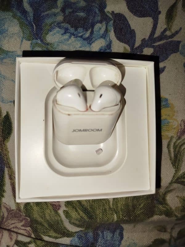 i12 earbuds 2