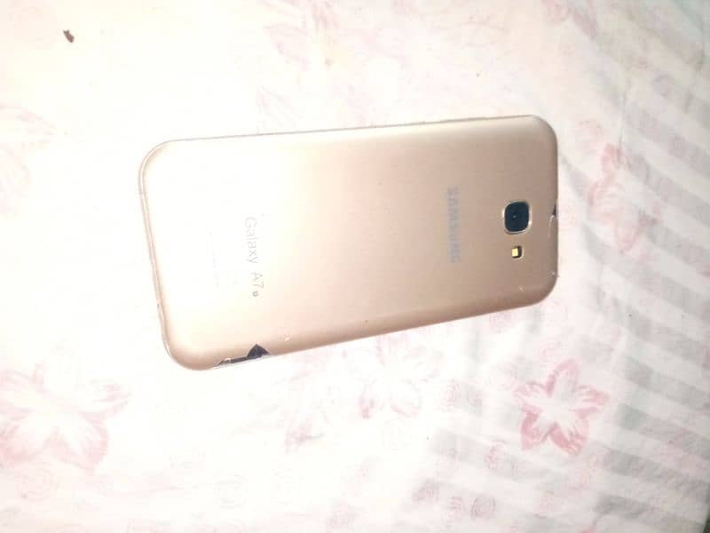 Sumsung Galaxy A7 penal tota hua hai 1