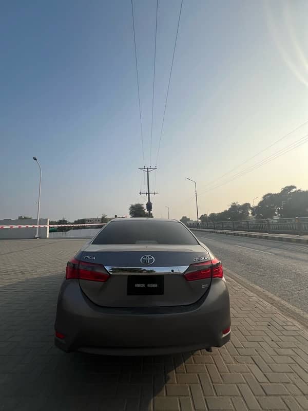 Toyota Corolla GLI 2015/16 Karachi number fresh home used 3