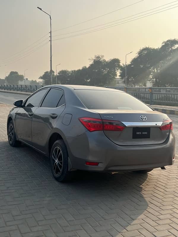 Toyota Corolla GLI 2015/16 Karachi number fresh home used 9