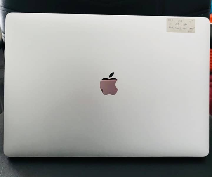 MacBook pro 2019 “16”inch 0