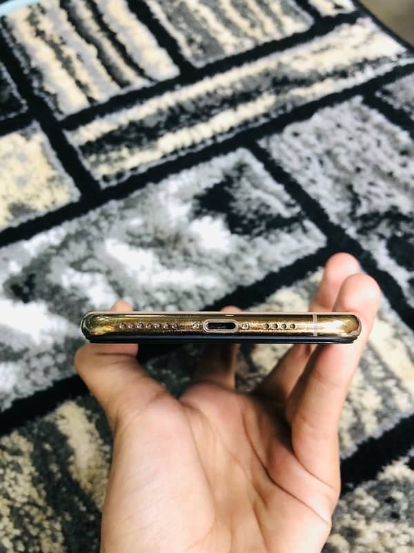 IPHONE XS MAX 64GB 7