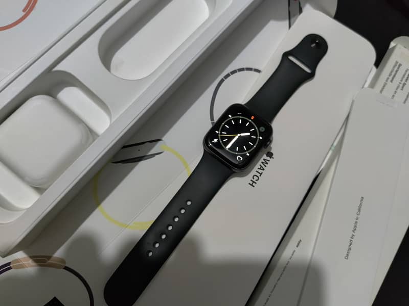 Apple watch series 5 with complete box 0