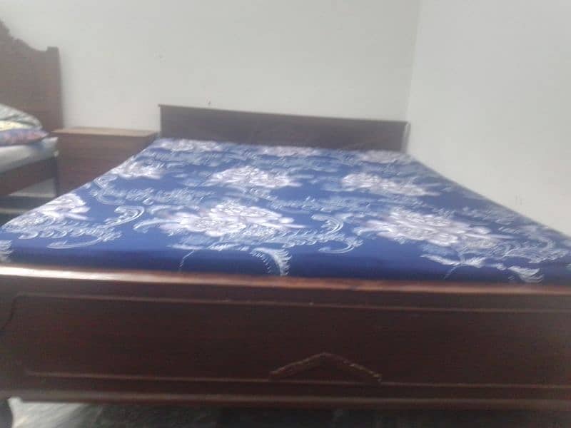 queen size beautiful bed 4