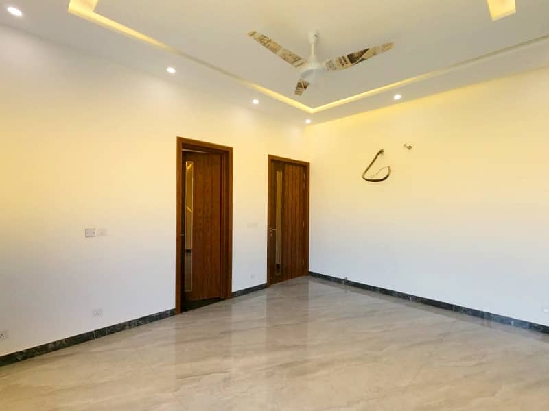 In Lahore You Can Find The Perfect House For sale 34