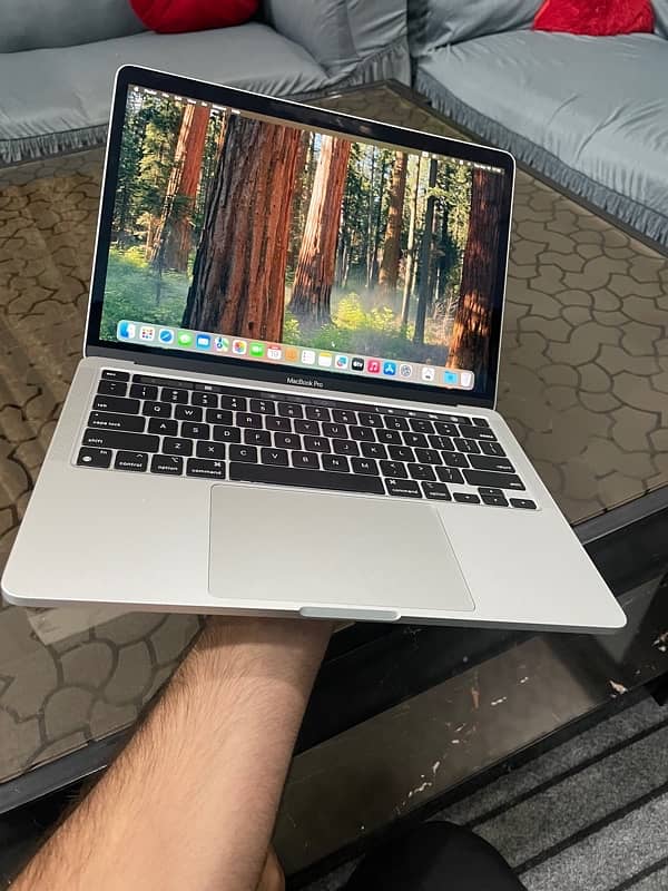 Macbook Pro m1 2020 13.3 inch 8 gb , 512 gb 1