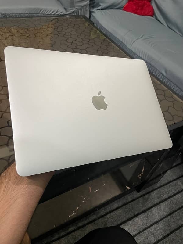 Macbook Pro m1 2020 13.3 inch 8 gb , 512 gb 2